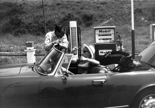 Le réalisateur Jean-Luc Godard et l'actrice Brigitte Bardot pendant le tournage du film ‘Le Mépris’, en 1963, en Italie.